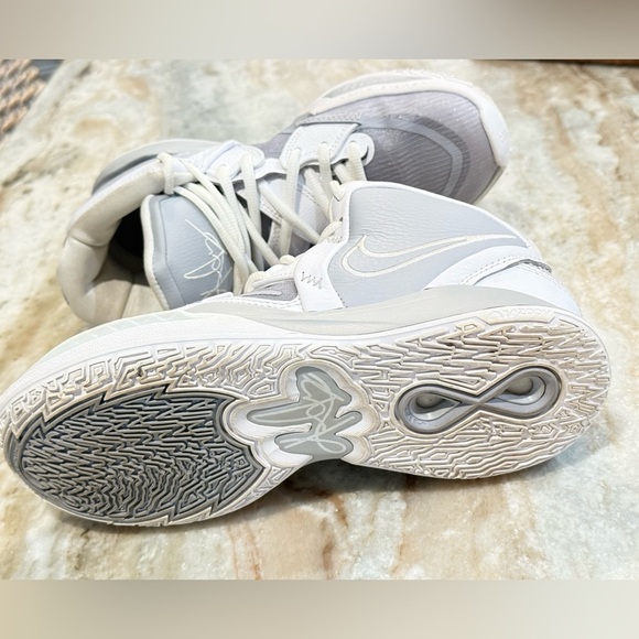 Boys NIKE Kyrie Infinity TB Wolf Grey sneakers- Size 7 - Picture 8 of 10